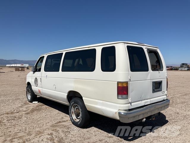 Ford E-350 Kistehergépjárművek