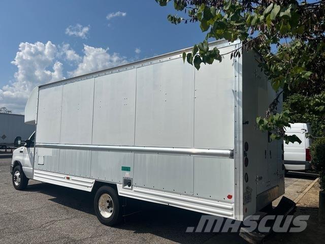 Ford E-350 Dobozos teherautók