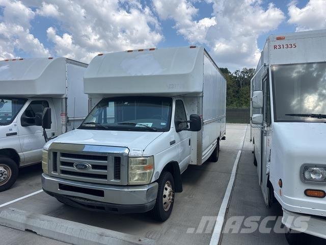 Ford E-350 Dobozos