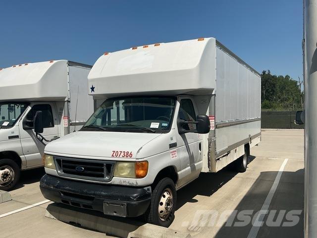 Ford E-350 Dobozos