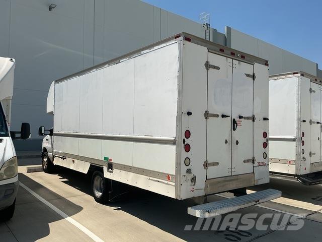 Ford E-350 Dobozos