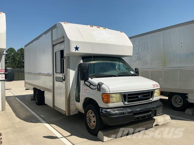 Ford E-350 Dobozos