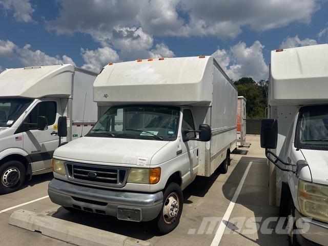 Ford E-350 Dobozos