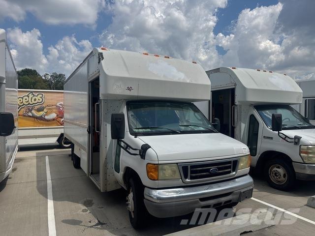 Ford E-350 Dobozos