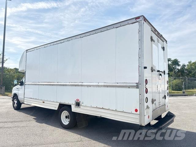 Ford E-350 Dobozos