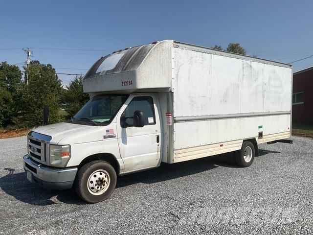 Ford E-350 Dobozos teherautók