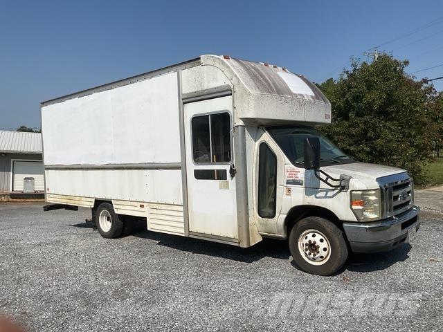 Ford E-350 Dobozos teherautók