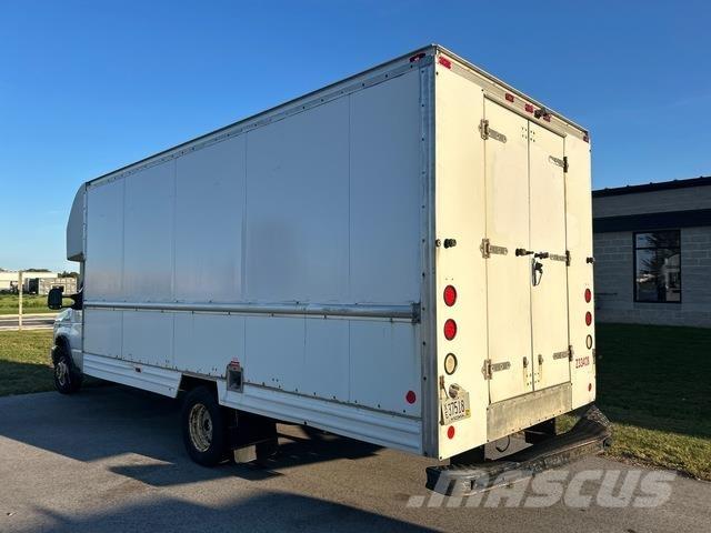 Ford E-350 Dobozos teherautók