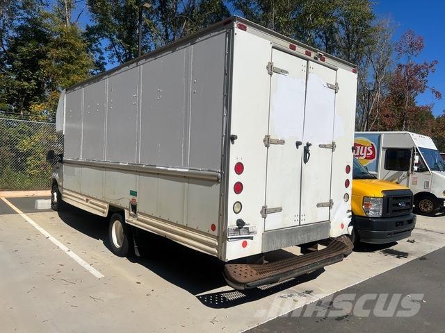 Ford E-350 Transporterek