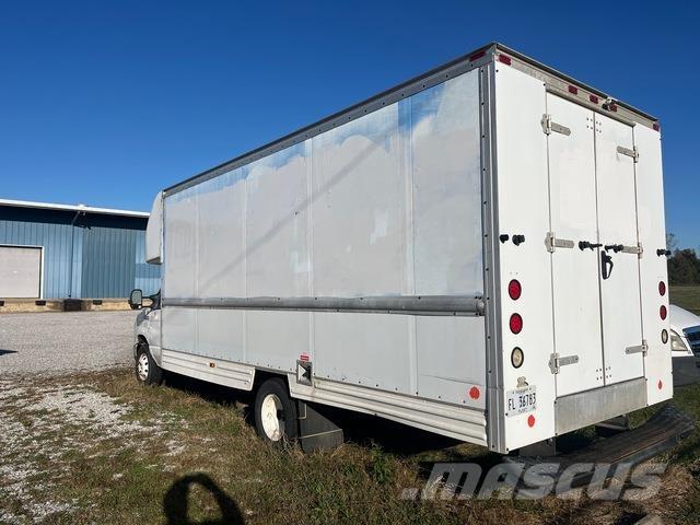 Ford E-350 Transporterek