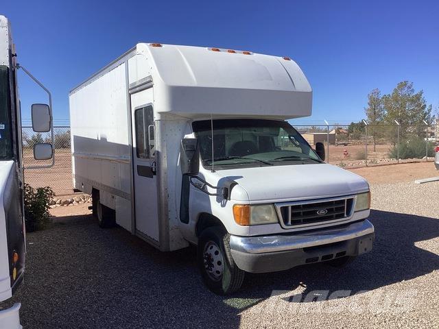 Ford E-350 Dobozos teherautók