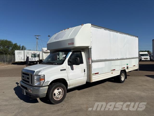 Ford E-350 Transporterek