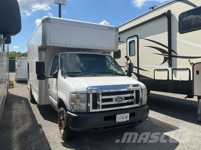 Ford E-450 Dobozos teherautók