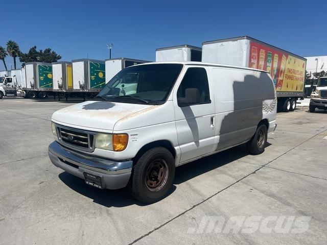 Ford E250 Transporterek