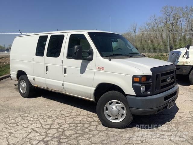 Ford E250 Transporterek