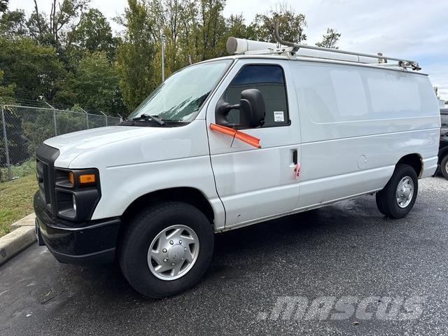 Ford E250 Transporterek