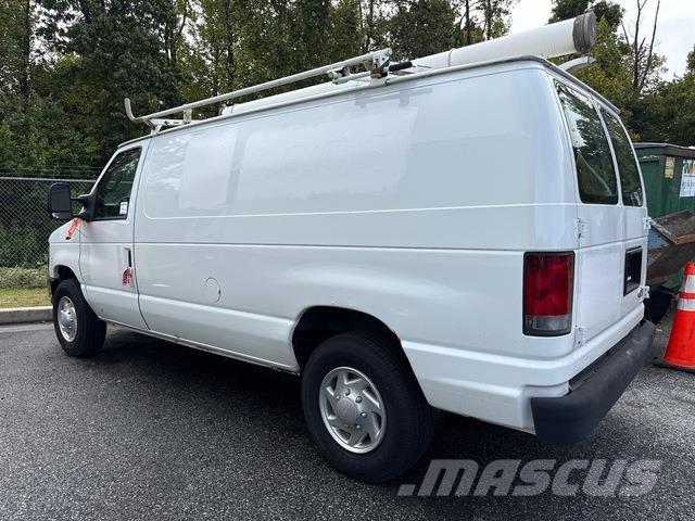 Ford E250 Transporterek