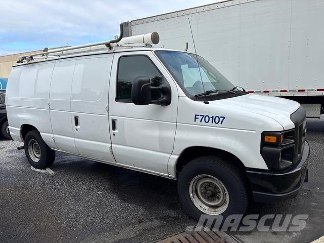 Ford E250 Transporterek