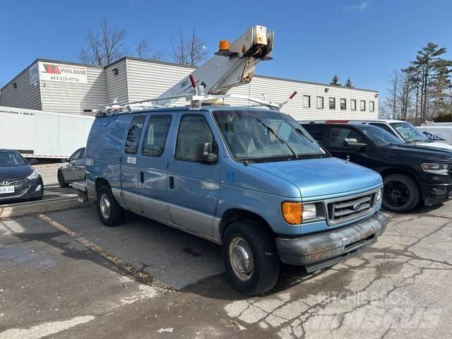 Ford E350 Teherautóra szerelt emelők és állványok