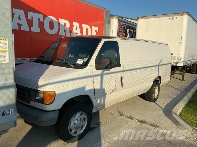 Ford E350 Dobozos teherautók