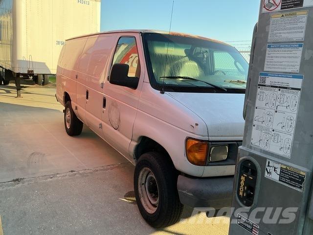 Ford E350 Dobozos teherautók