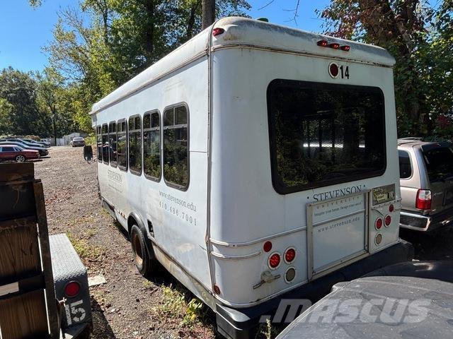 Ford E450 Kistehergépjárművek