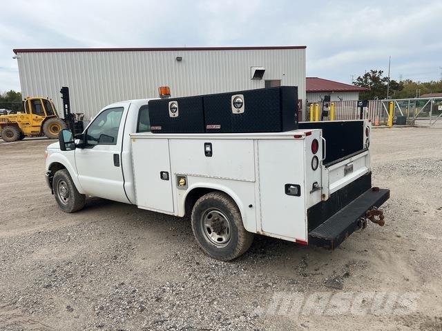 Ford F-250 Kis teherszállító/Platós kocsi
