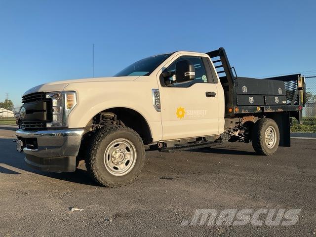 Ford F-250 Platós / Ponyvás teherautók