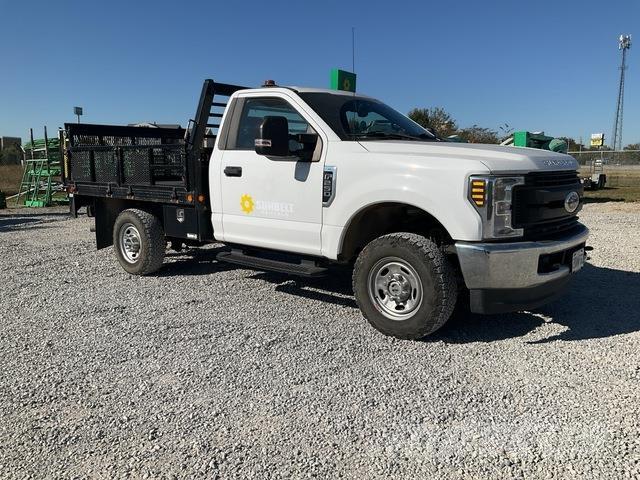 Ford F-250 Platós / Ponyvás teherautók