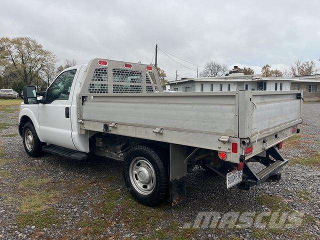 Ford F-250 Platós / Ponyvás teherautók