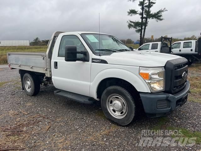 Ford F-250 Platós / Ponyvás teherautók