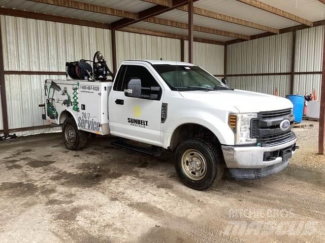 Ford F-250 Kis teherszállító/Platós kocsi