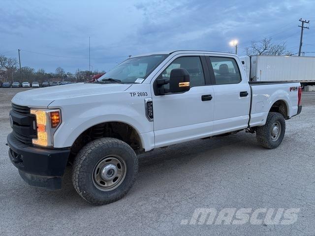 Ford F-250 Kis teherszállító/Platós kocsi