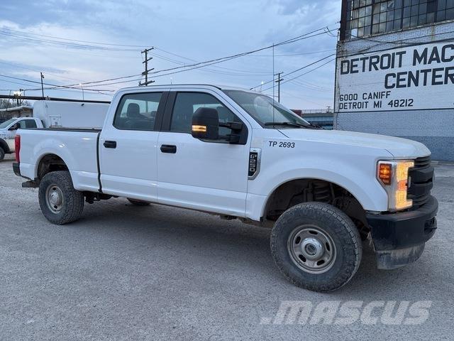 Ford F-250 Kis teherszállító/Platós kocsi