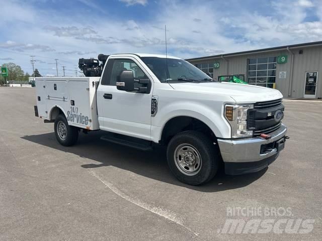 Ford F-250 Kis teherszállító/Platós kocsi