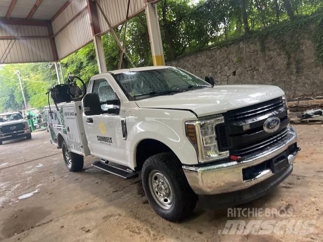 Ford F-250 Kis teherszállító/Platós kocsi