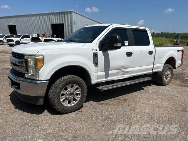 Ford F-250 Kis teherszállító/Platós kocsi