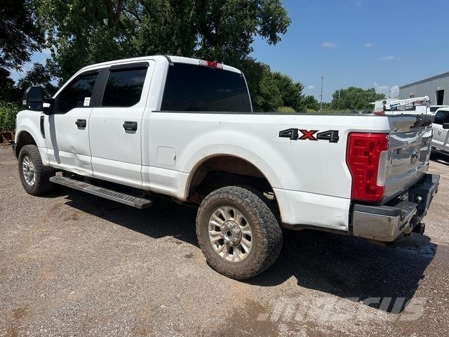 Ford F-250 Kis teherszállító/Platós kocsi