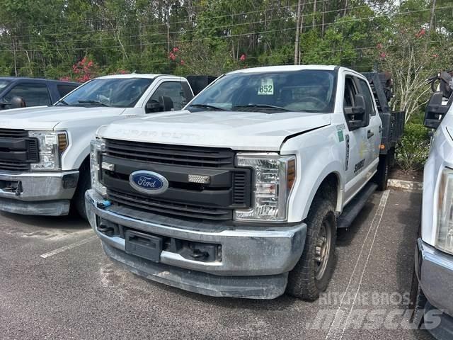Ford F-250 Platós / Ponyvás teherautók