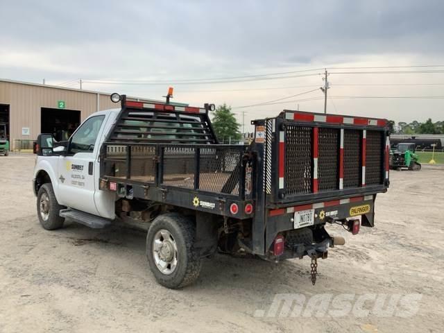 Ford F-250 Platós / Ponyvás teherautók