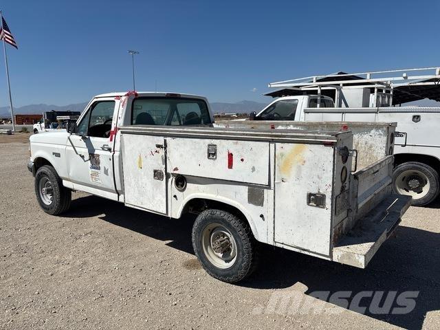 Ford F-250 Kis teherszállító/Platós kocsi