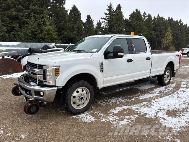 Ford F-250 Kis teherszállító/Platós kocsi