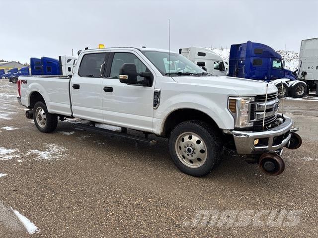 Ford F-250 Kis teherszállító/Platós kocsi