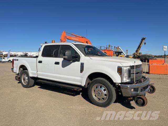 Ford F-250 Kis teherszállító/Platós kocsi