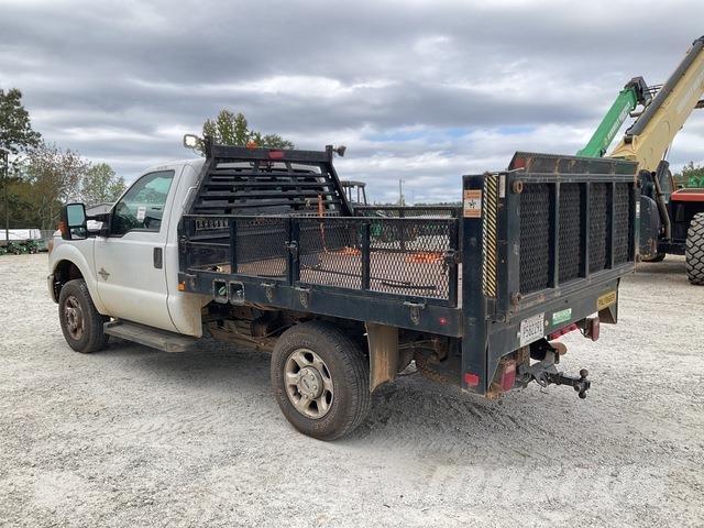 Ford F-250 Platós / Ponyvás teherautók