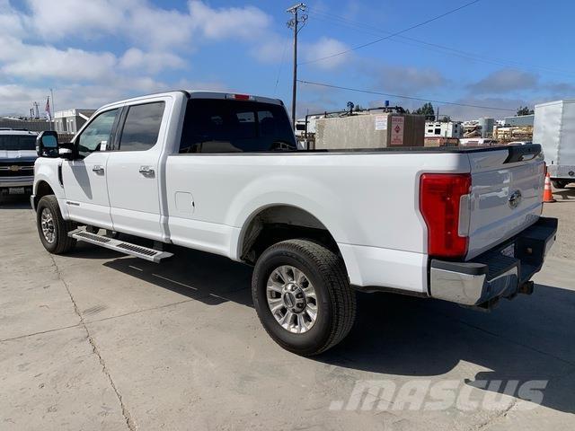 Ford F-250 Kis teherszállító/Platós kocsi