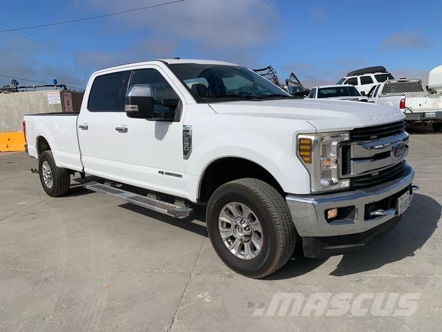 Ford F-250 Kis teherszállító/Platós kocsi