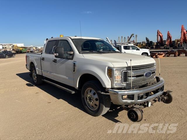 Ford F-250 Kis teherszállító/Platós kocsi