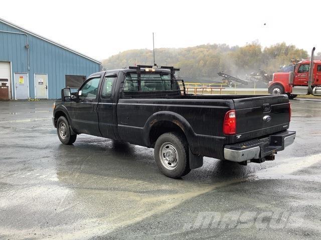 Ford F-250 Kis teherszállító/Platós kocsi