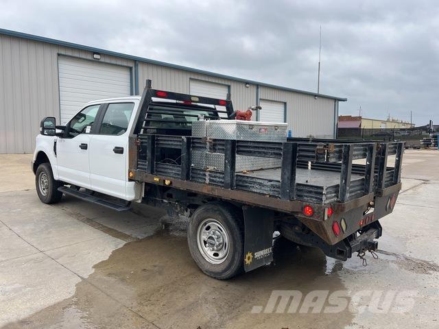 Ford F-250 Platós / Ponyvás teherautók